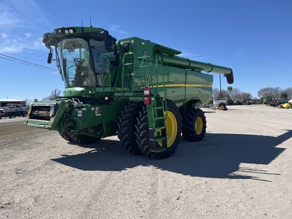 Image of John Deere S770 equipment image 1
