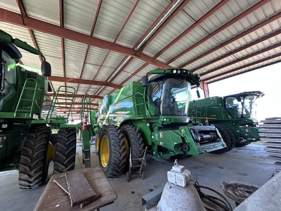 Image of John Deere S770 equipment image 1