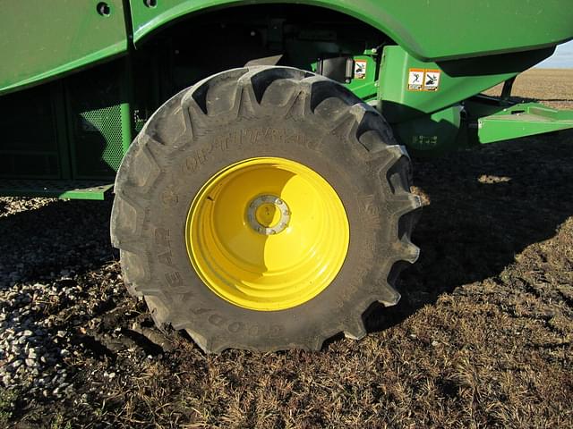 Image of John Deere S770 equipment image 4