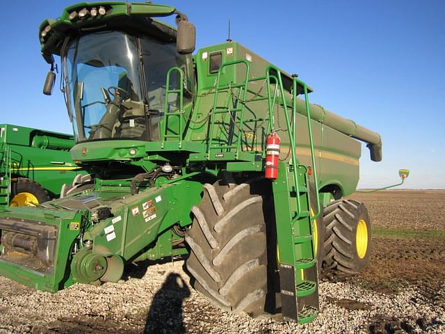 Image of John Deere S770 equipment image 1