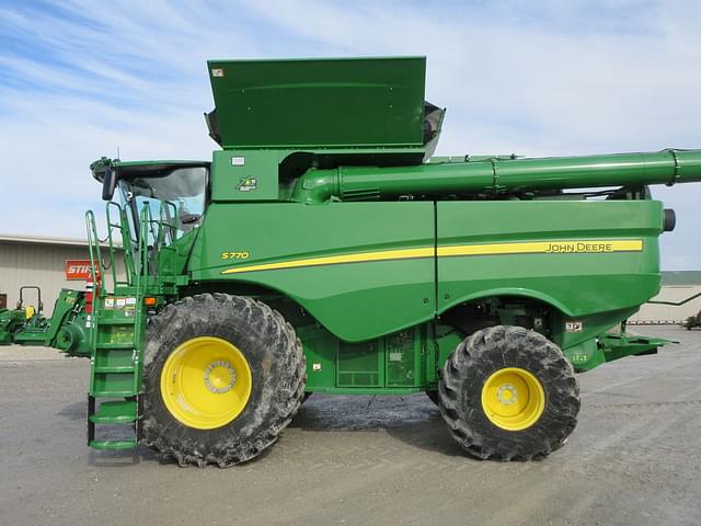 Image of John Deere S770 equipment image 1