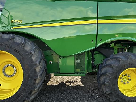 Image of John Deere S770 equipment image 3