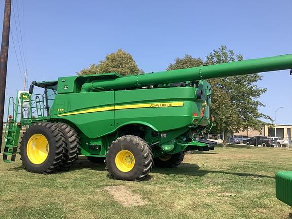 Image of John Deere S770 equipment image 2