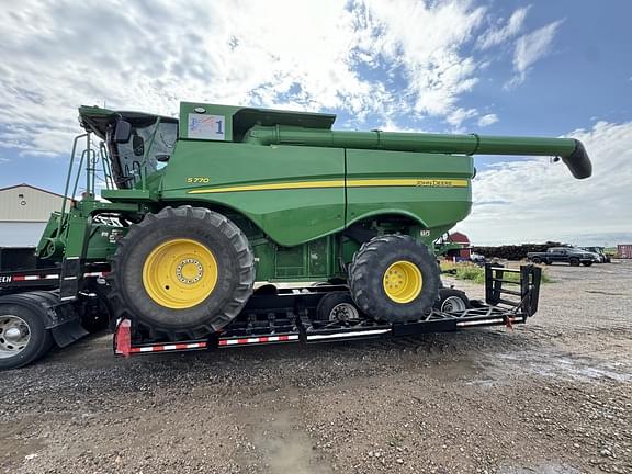 Image of John Deere S770 equipment image 1