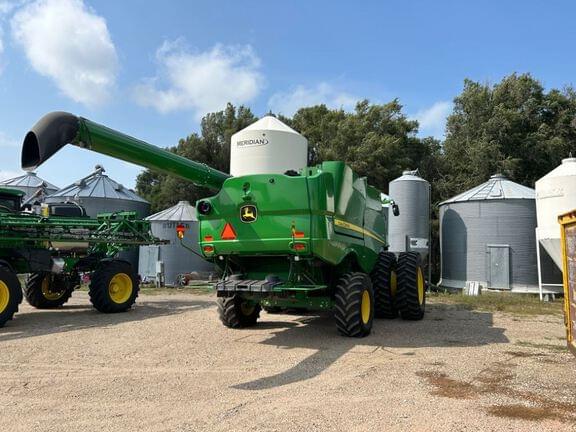 Image of John Deere S770 equipment image 2