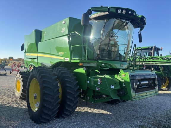 Image of John Deere S770 equipment image 1