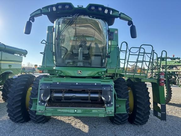Image of John Deere S770 equipment image 2