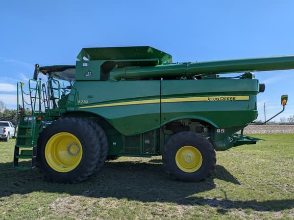 Image of John Deere S770 equipment image 1