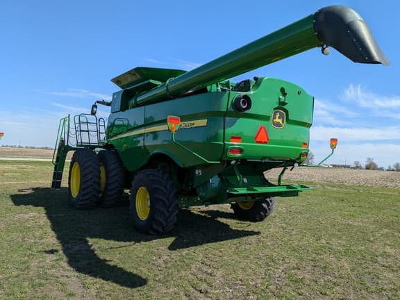 Image of John Deere S770 equipment image 2