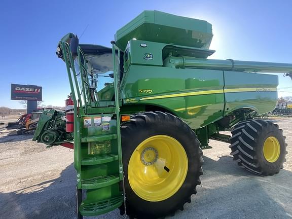 Image of John Deere S770 equipment image 1