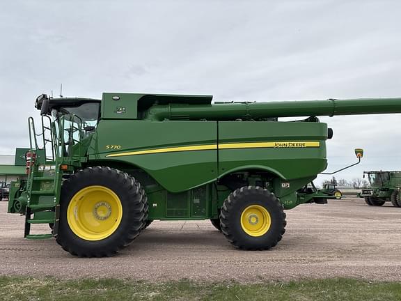 Image of John Deere S770 equipment image 1
