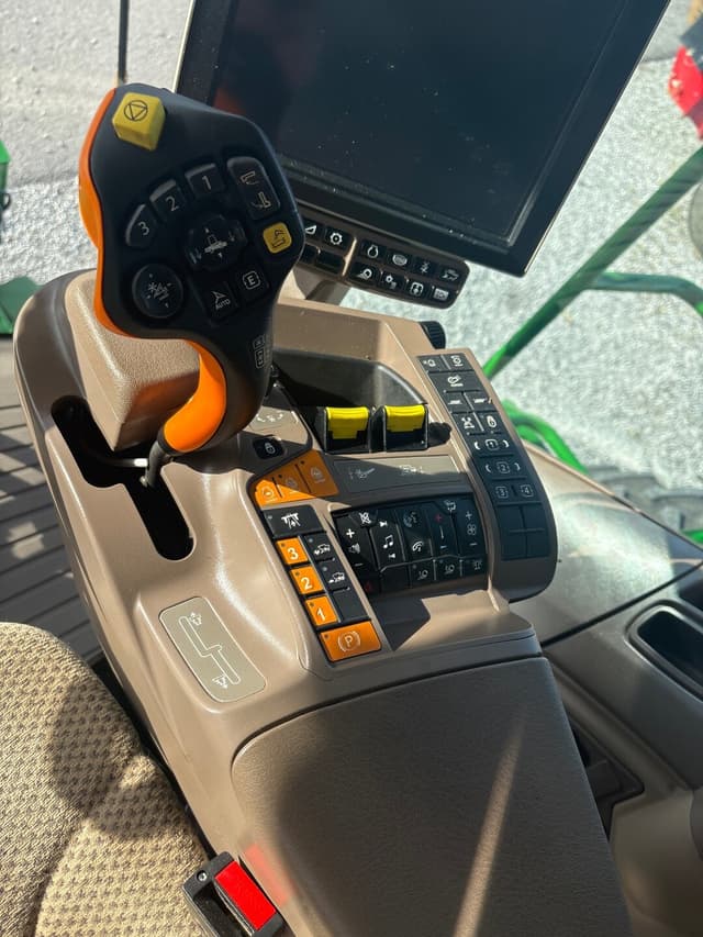 Image of John Deere S770 equipment image 2