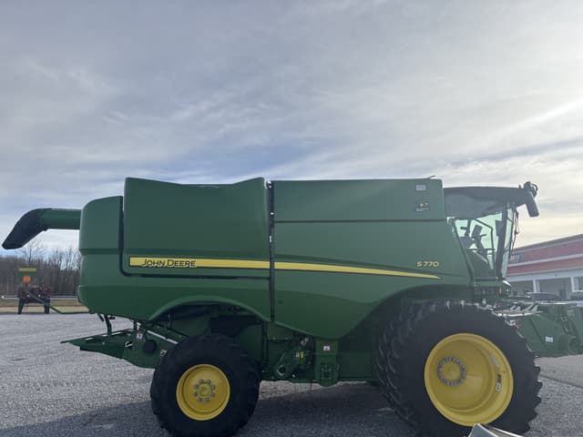 Image of John Deere S770 equipment image 1
