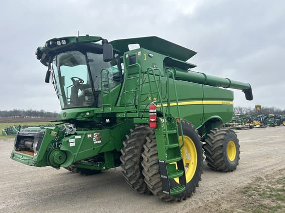 Image of John Deere S770 equipment image 1