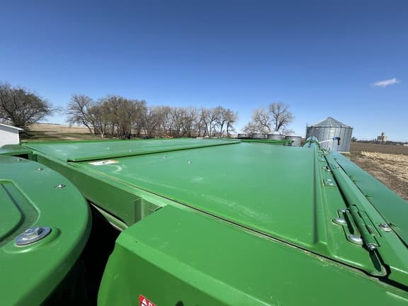 Image of John Deere S770 equipment image 2