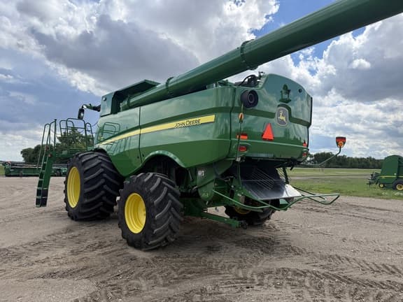 Image of John Deere S770 equipment image 4