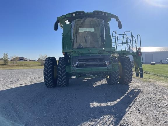 Image of John Deere S770 equipment image 1