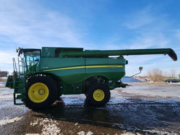 Image of John Deere S770 equipment image 2