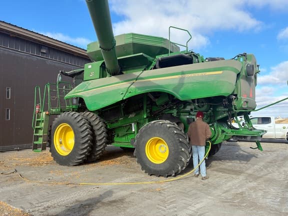Image of John Deere S770 equipment image 4