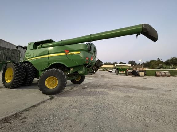 Image of John Deere S770 equipment image 3