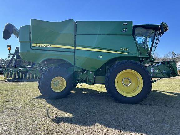 Image of John Deere S770 equipment image 1