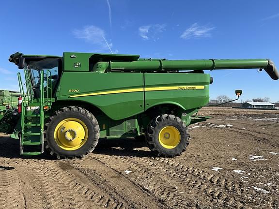 Image of John Deere S770 equipment image 1