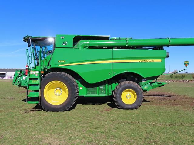 Image of John Deere S770 equipment image 1