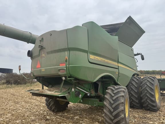 Image of John Deere S770 equipment image 2