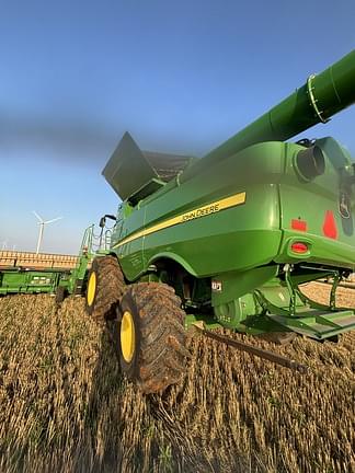 Image of John Deere S770 equipment image 2