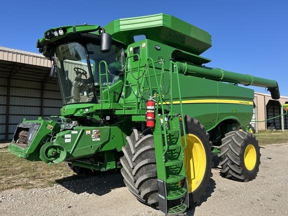 Image of John Deere S770 equipment image 1