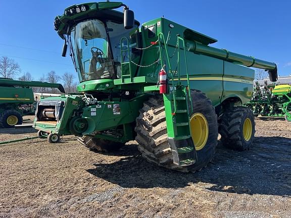 Image of John Deere S770 equipment image 1