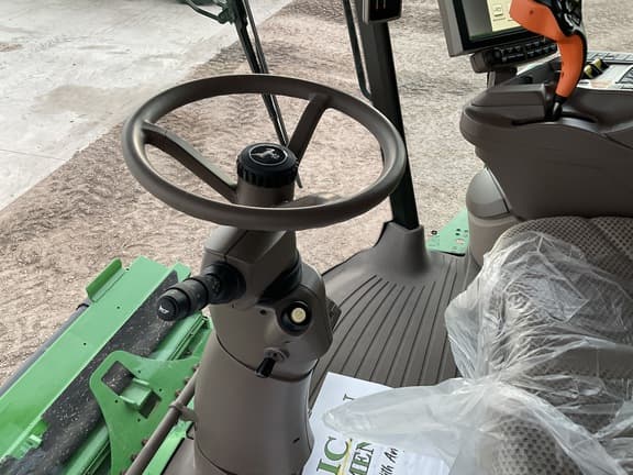 Image of John Deere S770 equipment image 4