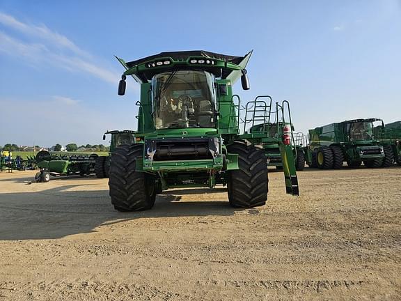 Image of John Deere S770 equipment image 1