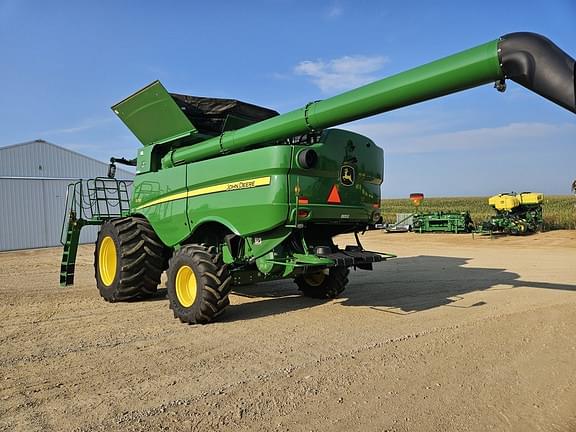 Image of John Deere S770 equipment image 4