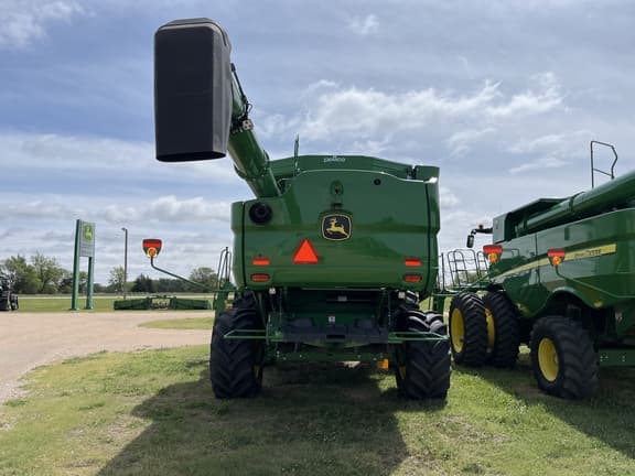 Image of John Deere S770 equipment image 4