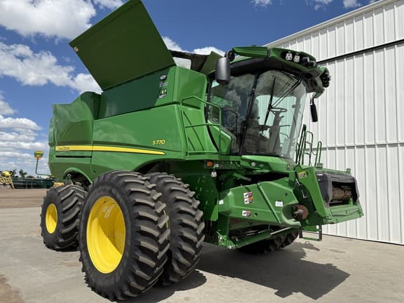 Image of John Deere S770 equipment image 1