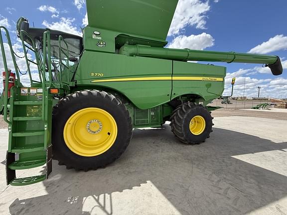 Image of John Deere S770 equipment image 4