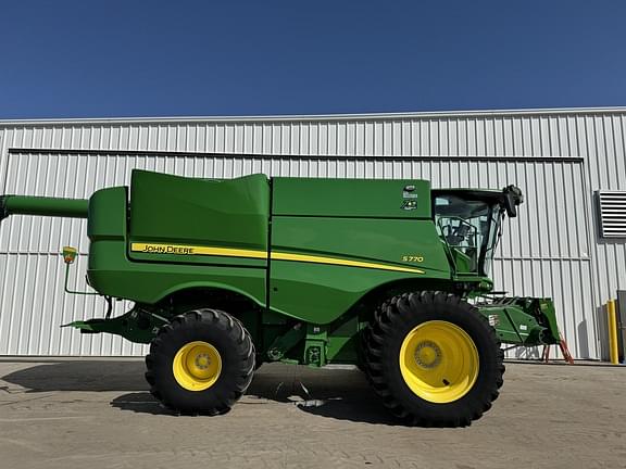 Image of John Deere S770 equipment image 4