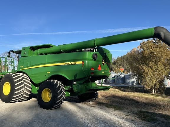 Image of John Deere S770 equipment image 1