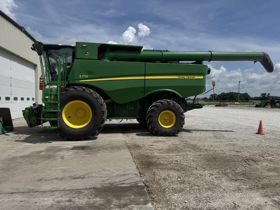 Image of John Deere S770 equipment image 1