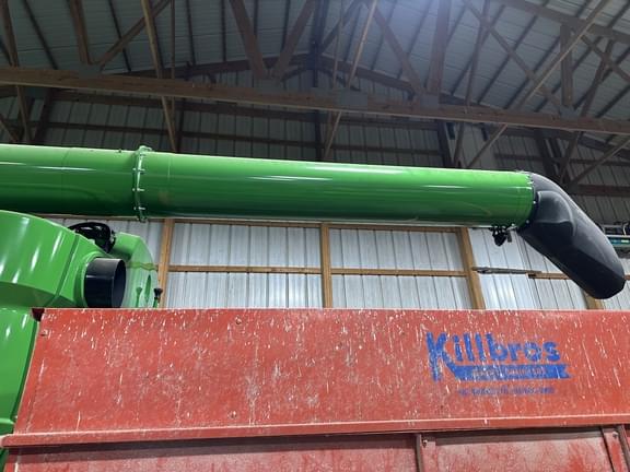 Image of John Deere S770 equipment image 2