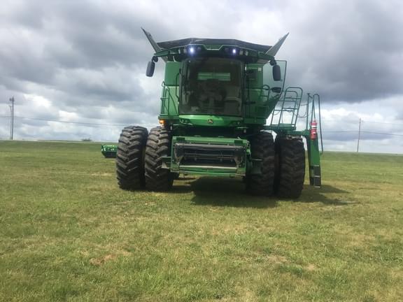 Image of John Deere S770 equipment image 1