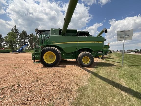 Image of John Deere S770 equipment image 1