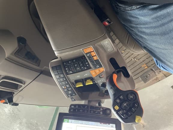 Image of John Deere S770 equipment image 2