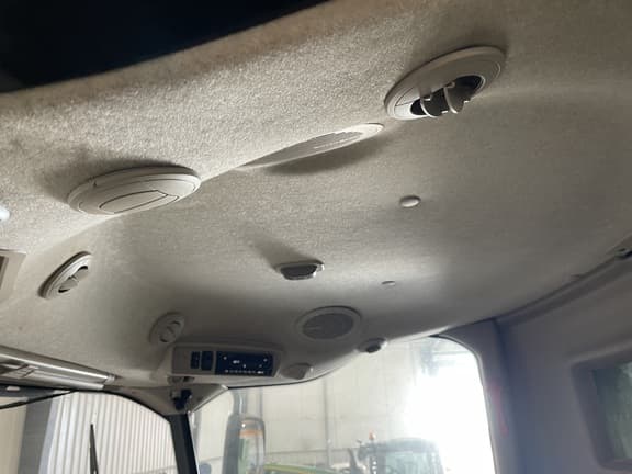 Image of John Deere S770 equipment image 1