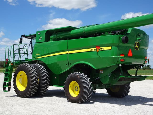 Image of John Deere S770 equipment image 4