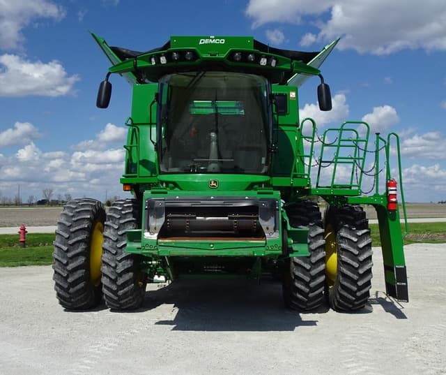 Image of John Deere S770 equipment image 2