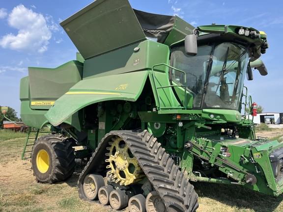 Image of John Deere S770 equipment image 1