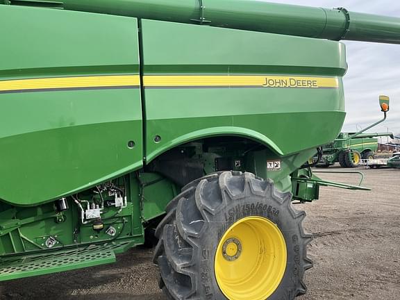 Image of John Deere S770 equipment image 1