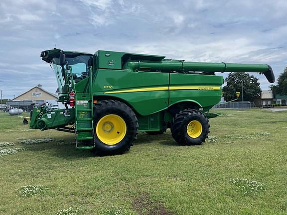 Image of John Deere S770 equipment image 1